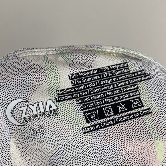 Zyia Womens Silver Metallic Camo Pocket Light n Tight Capri Leggings Size 6-8 - Picture 13 of 13